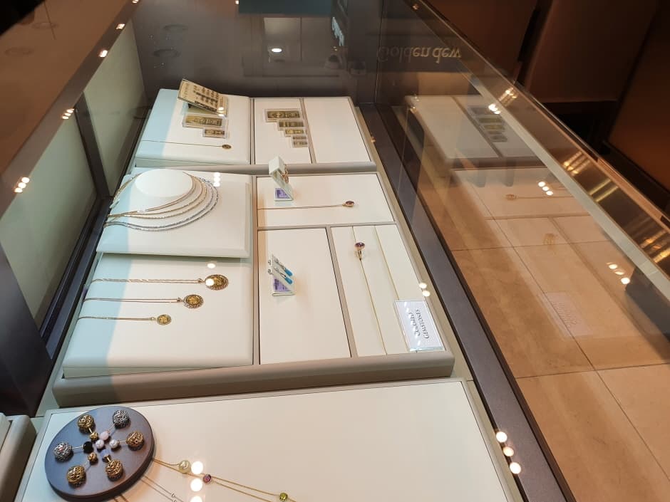 Golden Dew - Lotte Daejeon Branch [Tax Refund Shop] (골든듀 롯데대전)