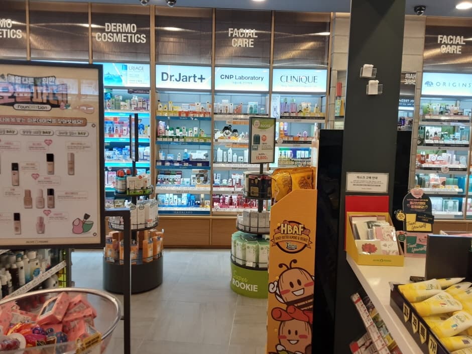 Olive Young - Busan Dongnae Branch [Tax Refund Shop] (올리브영 부산동래)