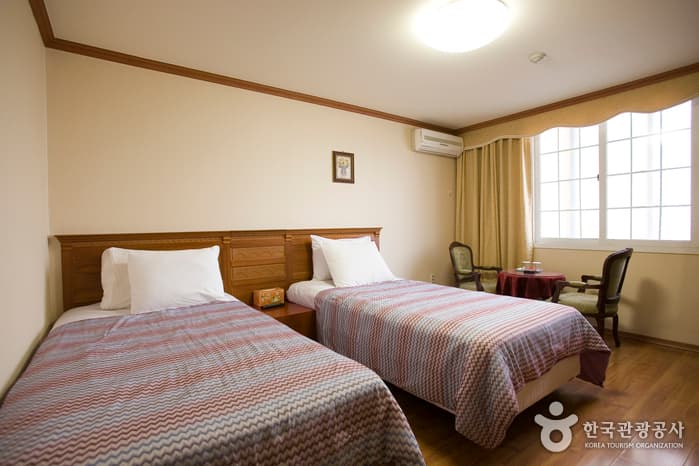 제주도_제주시_늘송파크텔_일반실트윈01