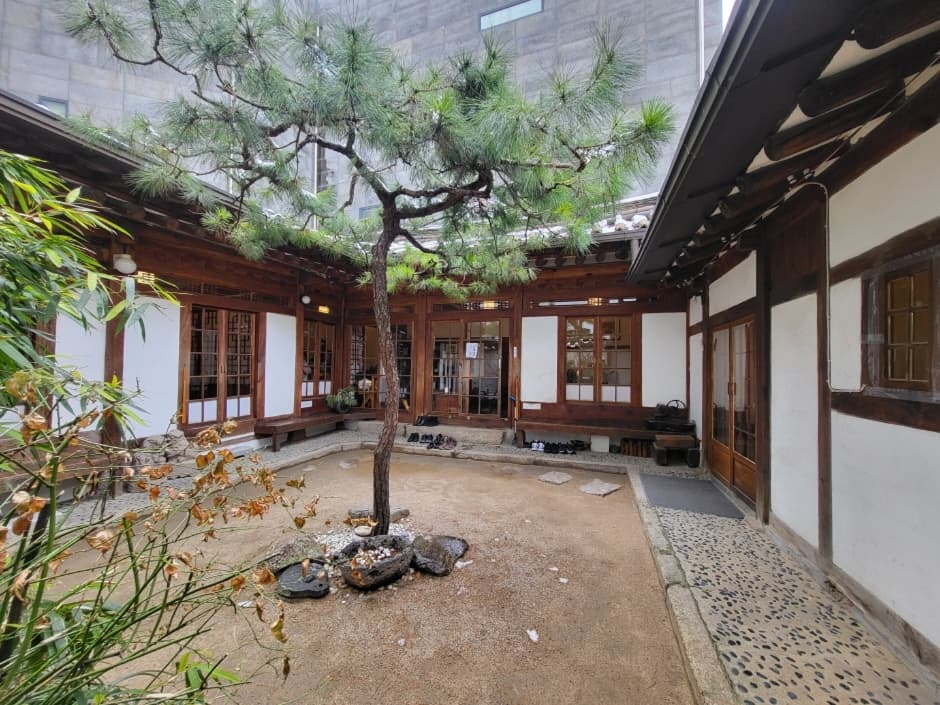 Insa-dong Chatjip (인사동찻집)